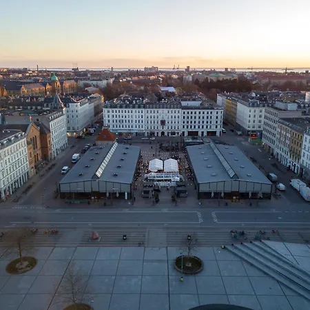 220sqm Designer - Center - Private Balcony Lejlighed *