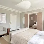 220sqm Designer - Center - Private Balcony Apartmán