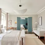 220sqm Designer - Center - Private Balcony Apartmán