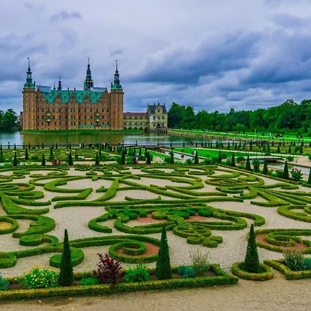 220sqm Designer - Center - Private Balcony