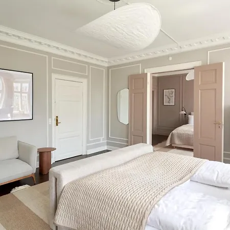 220sqm Designer - Center - Private Balcony 아파트