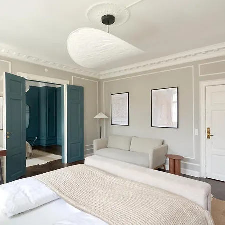 220sqm Designer - Center - Private Balcony