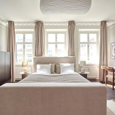 220sqm Designer - Center - Private Balcony *