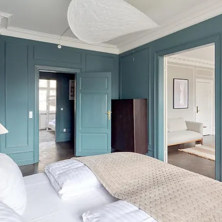 220sqm Designer - Center - Private Balcony *