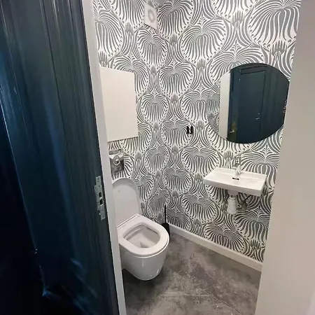 220sqm Designer - Center - Private Balcony 아파트