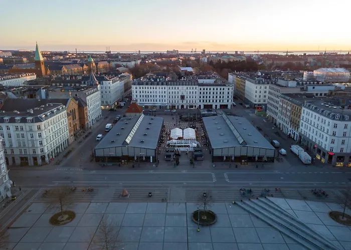 220sqm Designer - Center - Private Balcony Lejlighed *