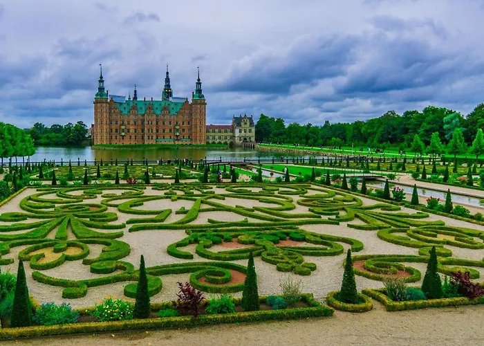 220sqm Designer - Center - Private Balcony