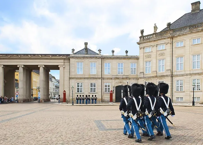 220sqm Designer - Center - Private Balcony Lejlighed *