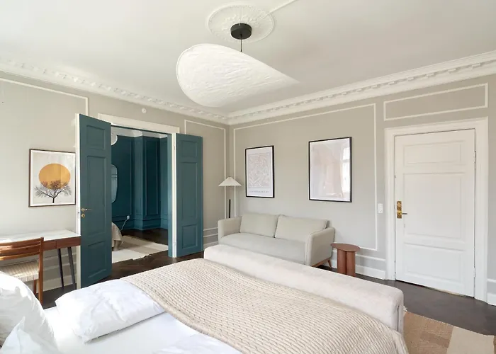 220sqm Designer - Center - Private Balcony