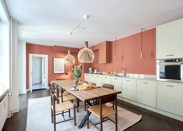 220sqm Designer - Center - Private Balcony