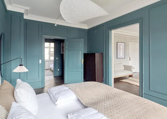 220sqm Designer - Center - Private Balcony *